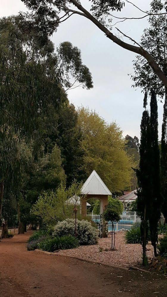 Country Cottages Of Бриджтаун Екстериор снимка